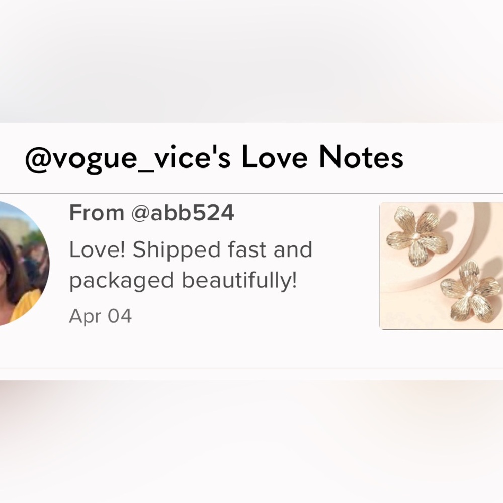 Last pair! Price firm!🆕 Floral gold statement Pearl stud earrings - Picture 2 of 5
